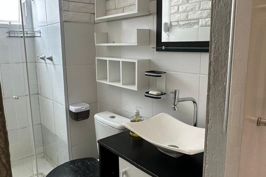 Banheiro de apartamento à venda com 2 quartos, 43m² em Recreio dos Bandeirantes, Rio de Janeiro