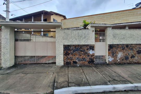 Fachada de casa à venda com 4 quartos, 258m² em Fonseca, Niterói