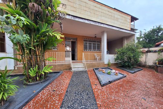 Quintal de casa à venda com 4 quartos, 258m² em Fonseca, Niterói