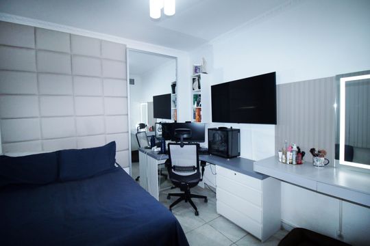 Quarto 3 de casa à venda com 4 quartos, 240m² em Jardim América, Rio de Janeiro