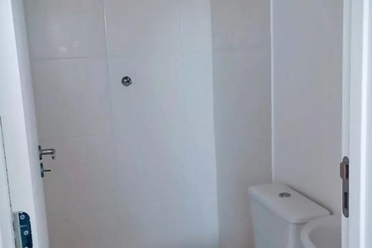 Banheiro de kitnet/studio à venda com 1 quarto, 17m² em Itaquera, São Paulo
