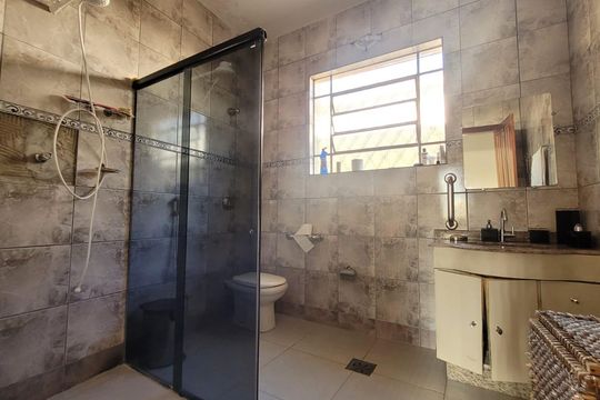 Banheiro de casa à venda com 5 quartos, 280m² em São Salvador, Belo Horizonte
