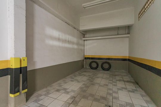 Garagem de casa de condomínio à venda com 3 quartos, 260m² em Boa Vista, Porto Alegre
