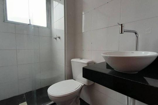 Banheiro  de apartamento à venda com 2 quartos, 40m² em Canudos, Novo Hamburgo
