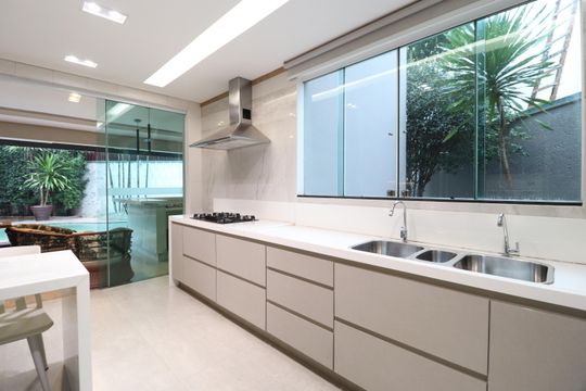 Cozinha de casa de condomínio para alugar com 4 quartos, 250m² em Morada da Colina, Uberlândia
