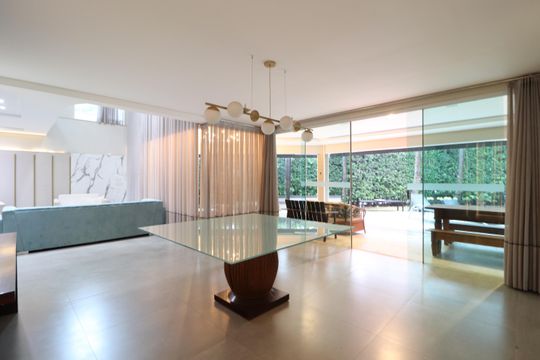 Sala de casa de condomínio para alugar com 4 quartos, 250m² em Morada da Colina, Uberlândia
