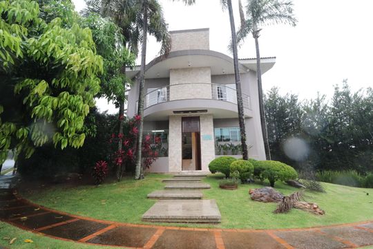 Fachada de casa de condomínio para alugar com 4 quartos, 250m² em Morada da Colina, Uberlândia