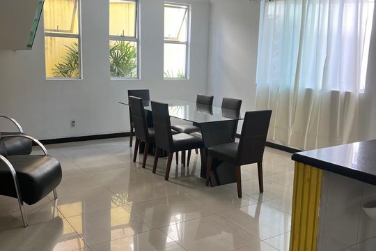 Casa para alugar com 4 quartos, 280m² em Cabral, Contagem