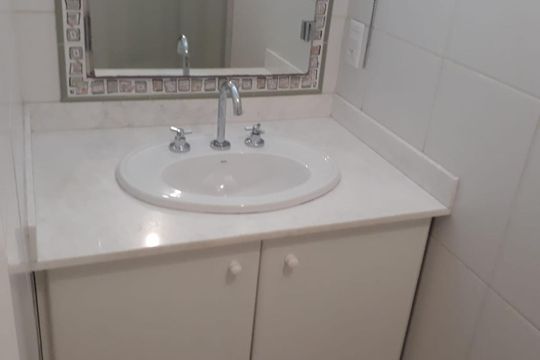 Banheiro de apartamento à venda com 2 quartos, 97m² em Sumaré, São Paulo