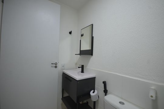Banheiro de apartamento para alugar com 2 quartos, 50m² em Guadalupe, Rio de Janeiro