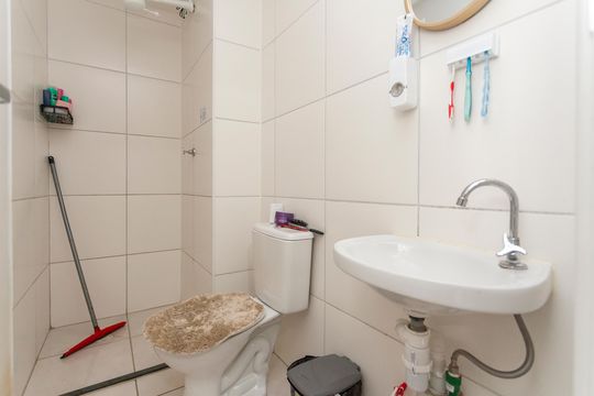 Banheiro de apartamento para alugar com 2 quartos, 33m² em Usina Piratininga, São Paulo