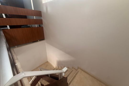 Escada de casa de condomínio à venda com 3 quartos, 234m² em Indianópolis, São Paulo