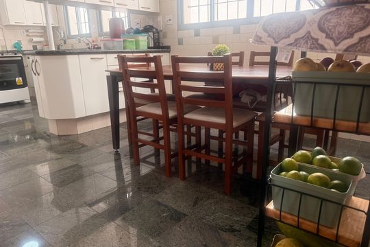 Cozinha de casa de condomínio à venda com 3 quartos, 234m² em Indianópolis, São Paulo