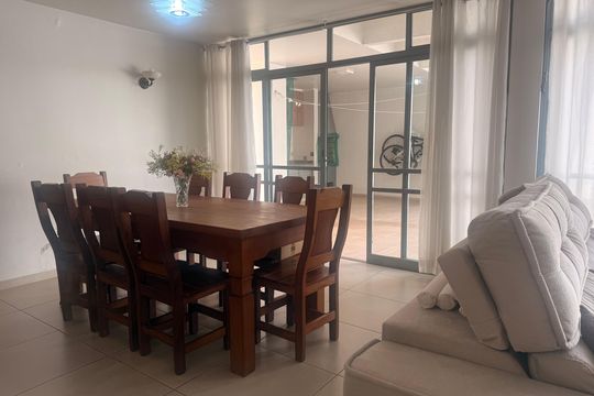 Sala de casa de condomínio à venda com 3 quartos, 234m² em Indianópolis, São Paulo