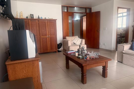 Sala de casa de condomínio à venda com 3 quartos, 234m² em Indianópolis, São Paulo