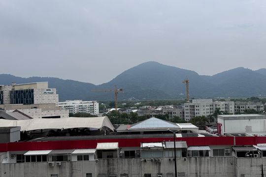 Sala - Vista de apartamento para alugar com 2 quartos, 81m² em Recreio dos Bandeirantes, Rio de Janeiro