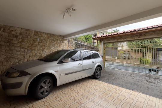 Garagem de casa à venda com 3 quartos, 300m² em Vila Rosália, Guarulhos