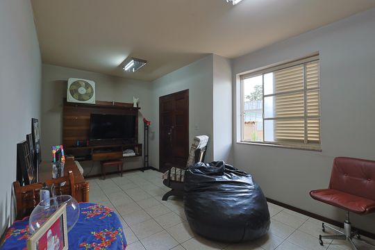 Casa para alugar com 6 quartos, 772m² em Carlos Prates, Belo Horizonte