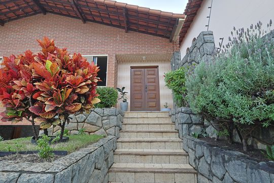 Casa para alugar com 6 quartos, 772m² em Carlos Prates, Belo Horizonte