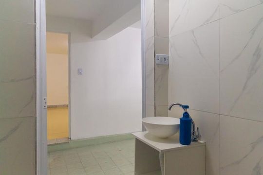 Banheiro de casa para alugar com 1 quarto, 40m² em Jardim Guairaca, São Paulo