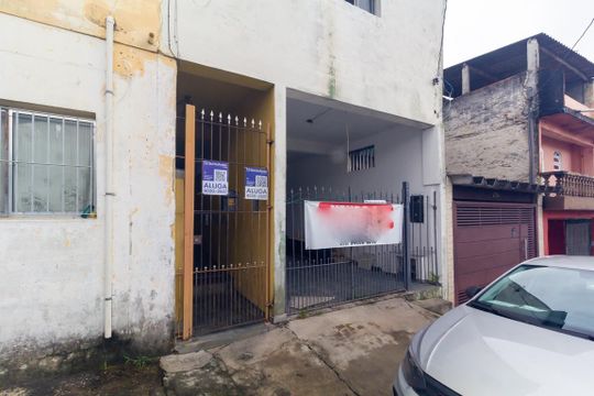 Fachada de casa para alugar com 1 quarto, 40m² em Jardim Guairaca, São Paulo