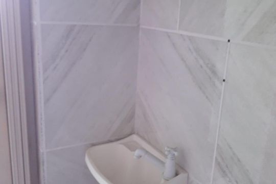 Banheiro de serviço de casa à venda com 3 quartos, 80m² em São Miguel, São Paulo