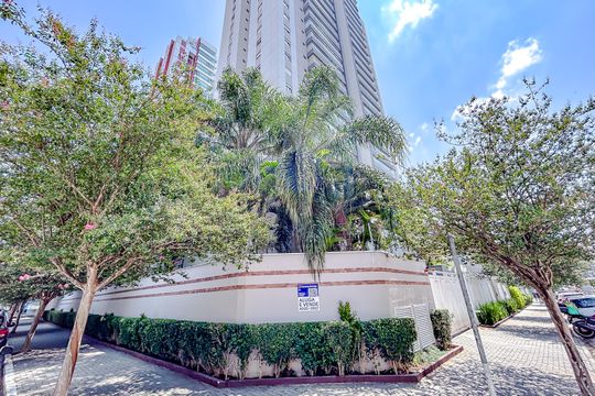 Fachada com Plaquinha de apartamento à venda com 4 quartos, 127m² em Vila Zilda, São Paulo