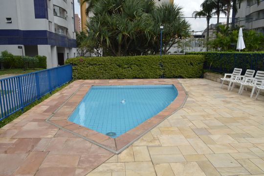 Piscina de kitnet/studio à venda com 3 quartos, 86m² em Cambuci, São Paulo