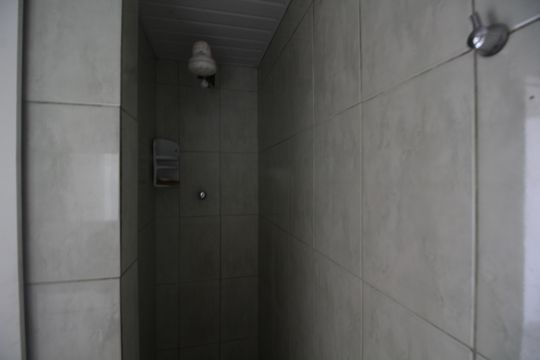 Banheiro de apartamento à venda com 2 quartos, 57m² em Taquara, Rio de Janeiro