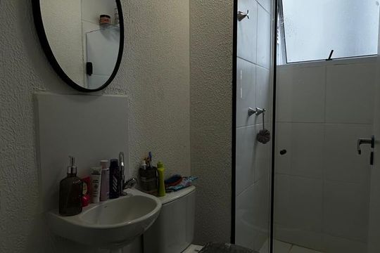 Banheiro de apartamento para alugar com 2 quartos, 69m² em Taquara, Rio de Janeiro