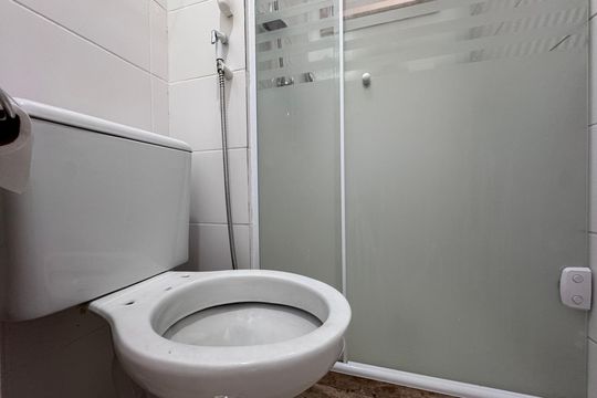 Banheiro Social de apartamento à venda com 3 quartos, 53m² em Vargem Grande, Rio de Janeiro