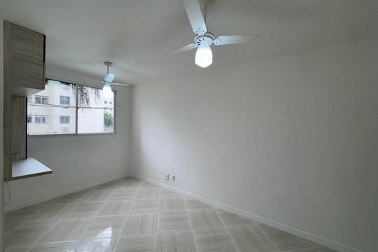 Sala de apartamento à venda com 3 quartos, 53m² em Vargem Grande, Rio de Janeiro