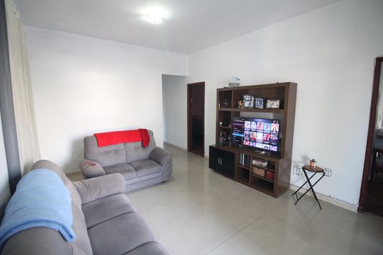 Casa à venda com 2 quartos, 560m² em Glória, Belo Horizonte