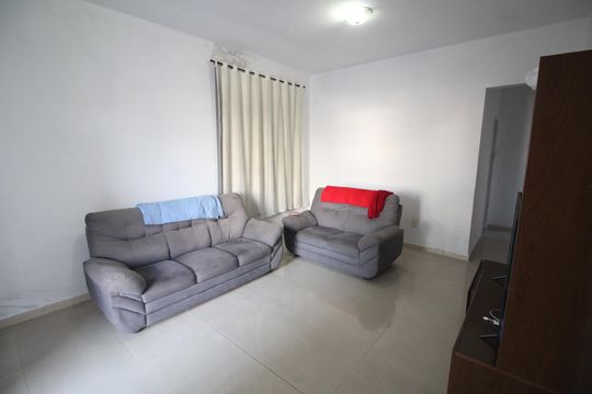Sala de casa à venda com 2 quartos, 560m² em Glória, Belo Horizonte