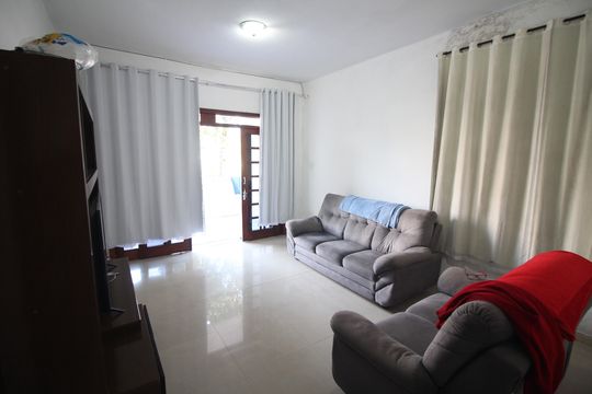 Sala de casa à venda com 2 quartos, 560m² em Glória, Belo Horizonte