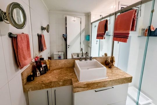 Banheiro Suite 1 de apartamento para alugar com 2 quartos, 133m² em Jardim Campo Grande, São Paulo