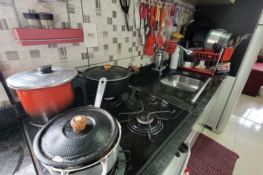 Cozinha e Área de Serviço de apartamento para alugar com 2 quartos, 38m² em Jardim das Oliveiras, Itaquaquecetuba