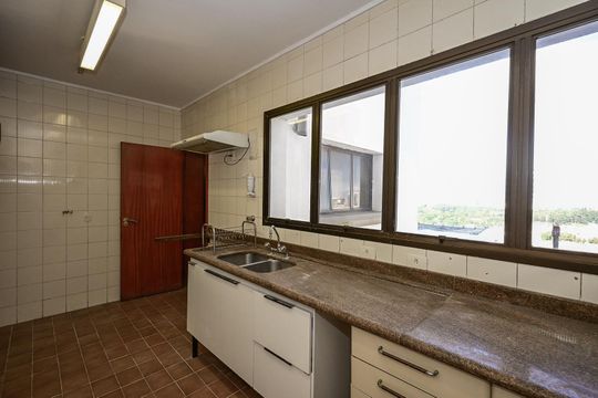 Cozinha de apartamento à venda com 3 quartos, 150m² em Vila Suzana, São Paulo