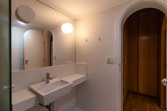 Banheiro da Suíte 2 de apartamento para alugar com 4 quartos, 266m² em Pacaembu, São Paulo