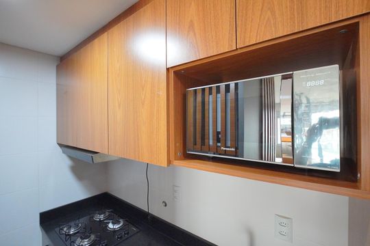 Cozinha micro ondas de kitnet/studio para alugar com 1 quarto, 45m² em Coloninha, Florianópolis
