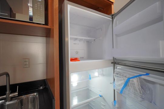 Cozinha geladeira de kitnet/studio para alugar com 1 quarto, 45m² em Coloninha, Florianópolis