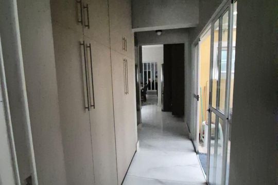 Corredor de casa à venda com 4 quartos, 263m² em Bela Aliança, São Paulo