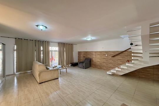 Casa à venda com 3 quartos, 218m² em Nova Piraju, São Paulo