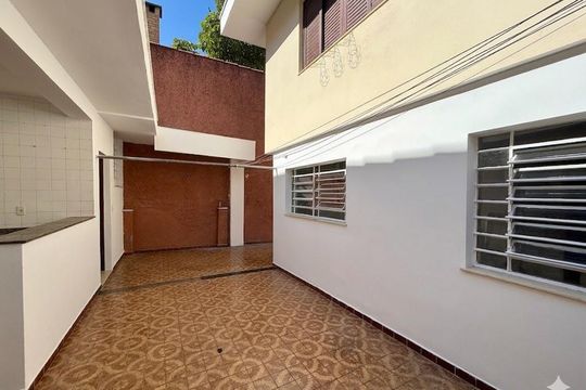 Quintal  de casa à venda com 3 quartos, 218m² em Nova Piraju, São Paulo