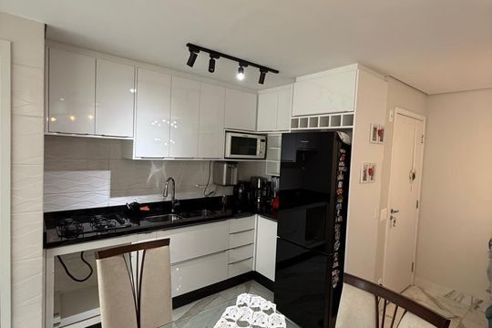 Cozinha de apartamento à venda com 2 quartos, 68m² em Vila Pouso Alegre, Barueri