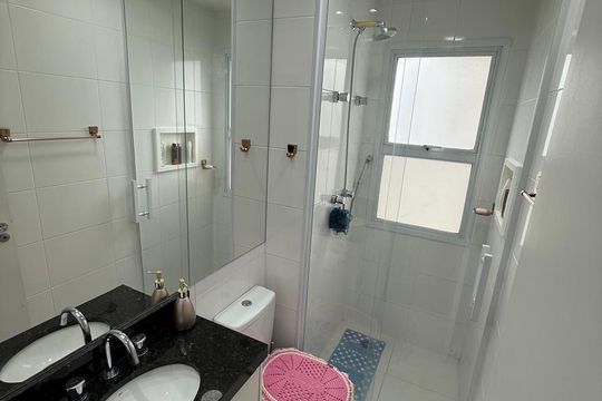 Banheiro de apartamento à venda com 2 quartos, 68m² em Vila Pouso Alegre, Barueri