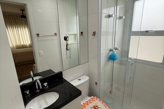 Banheiro de apartamento à venda com 2 quartos, 68m² em Vila Pouso Alegre, Barueri