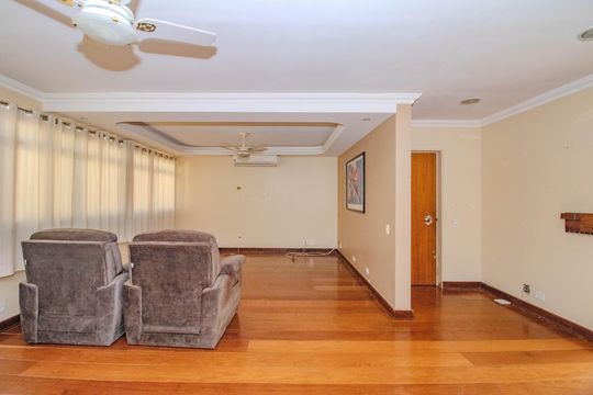 Sala de apartamento à venda com 3 quartos, 138m² em Petrópolis, Porto Alegre