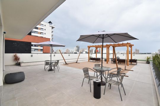 Área comum de kitnet/studio para alugar com 1 quarto, 20m² em Centro, Curitiba