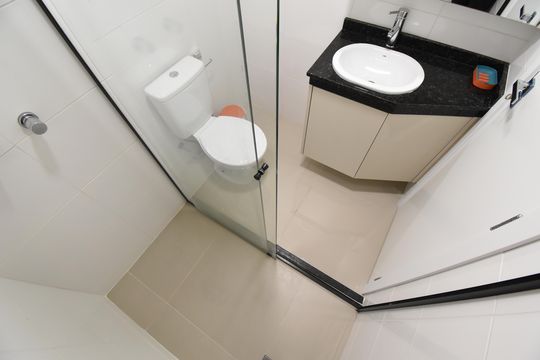 Banheiro Social de kitnet/studio para alugar com 1 quarto, 20m² em Centro, Curitiba